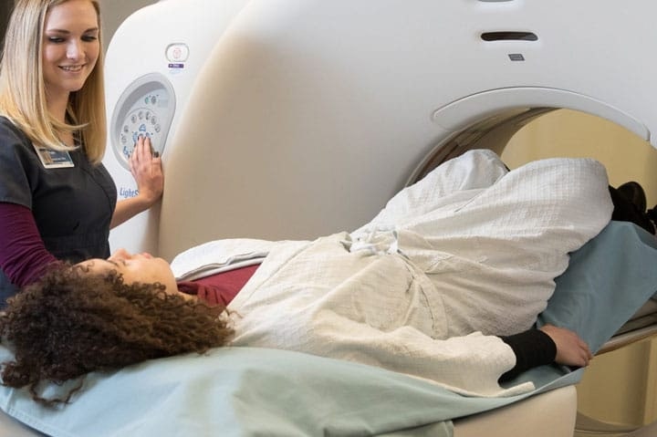 دستگاه پت اسکن PET-CT و نحوه قرارگیری بیمار روی تخت